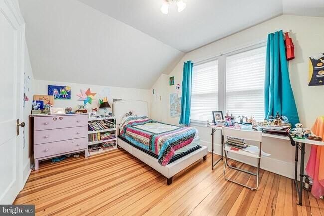 Building Photo - 6402 Ridge Dr
