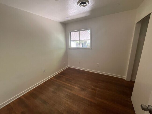 Building Photo - 3612 Sykes Park Dr