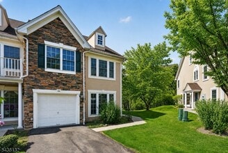 Building Photo - 44 Peach Tree Ln