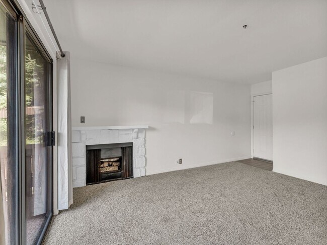 Building Photo - POWDERWOOD 2 BED