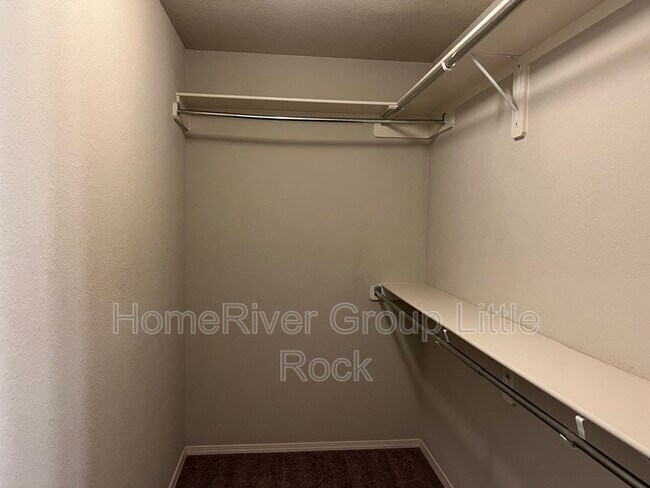 Building Photo - 940 Pinehurst Loop