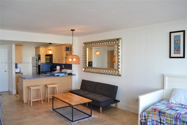 Building Photo - 2899 Collins Ave