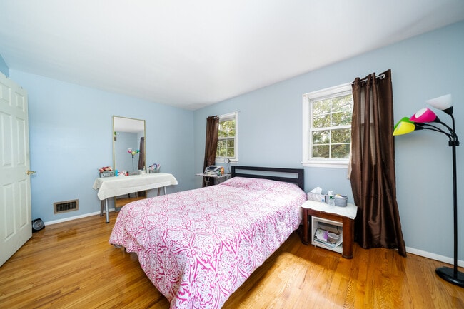 Building Photo - 9 Giles Ave