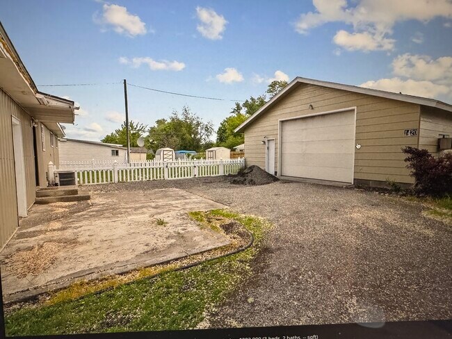 Building Photo - 1420 N Mesa Rd