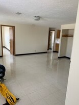 Building Photo - 930 4th St