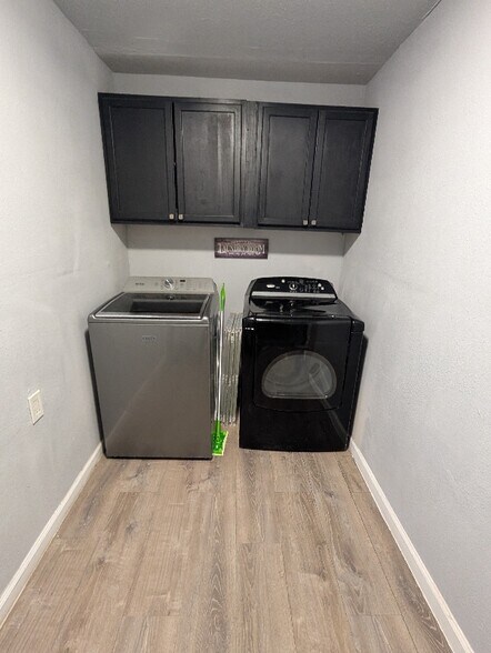 Building Photo - 511 Goliad St