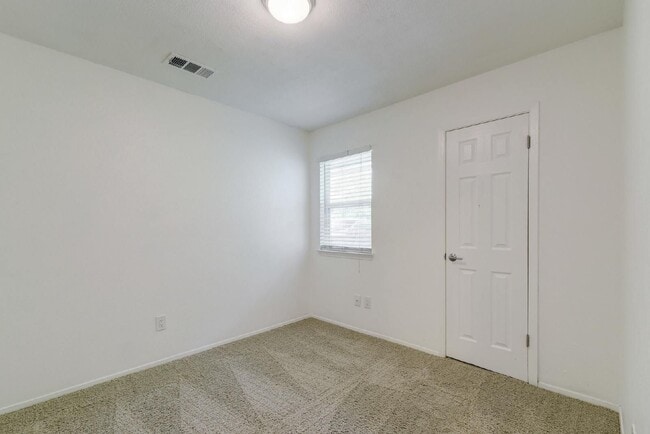 Building Photo - 5010 Joshua Ct