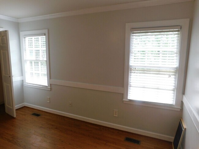 Building Photo - Beautiful home in the heart of Morehead City