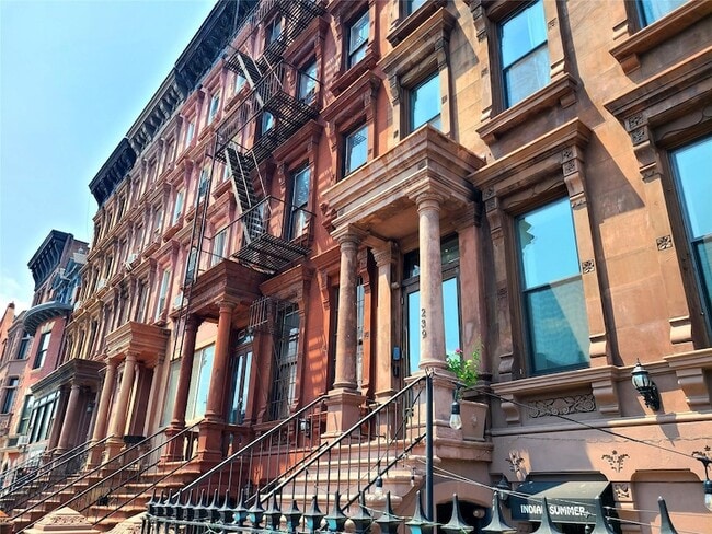 Building Photo - 239 Lenox Ave