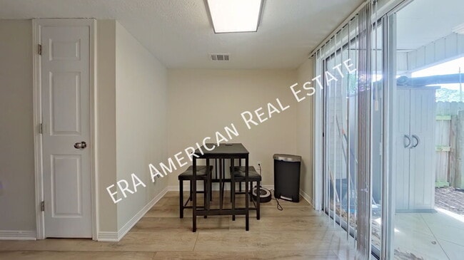 Building Photo - 5 Chatelaine Cir SE