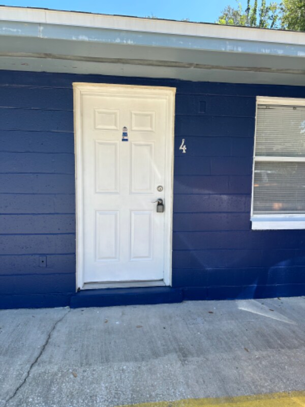 Building Photo - 424 Daytona St