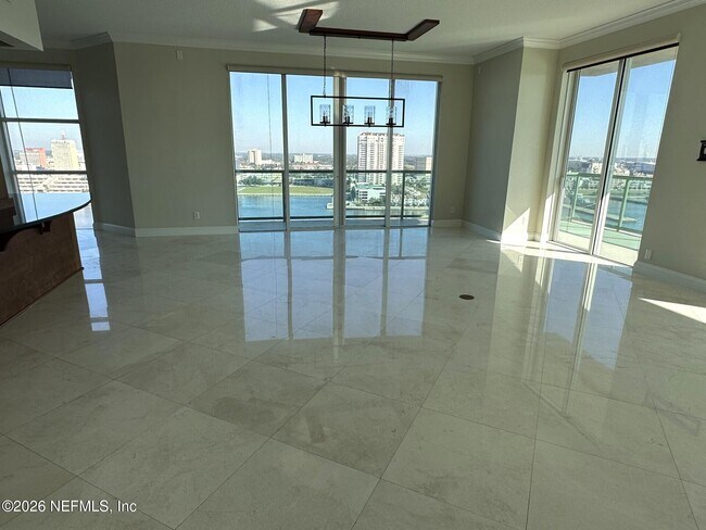 Building Photo - 1431 Riverplace Blvd