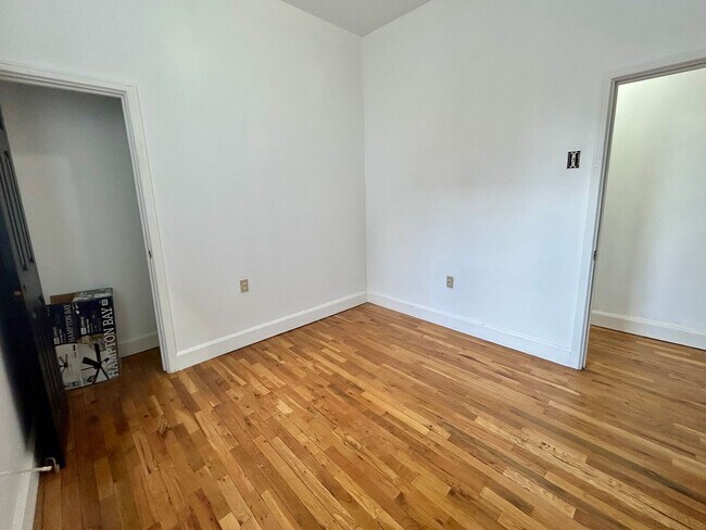 Building Photo - 2823 W Girard Ave