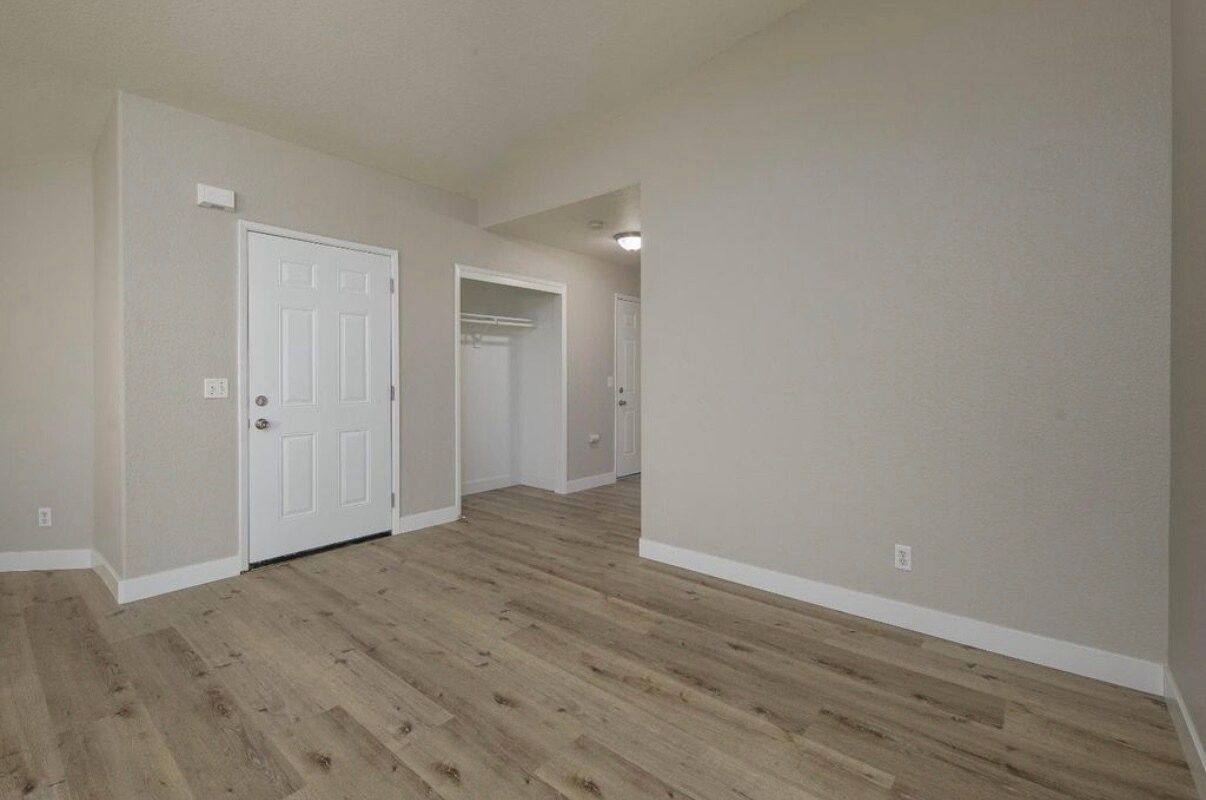 Building Photo - 210 Cordova Ln