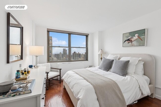 Building Photo - 301 E 79th St