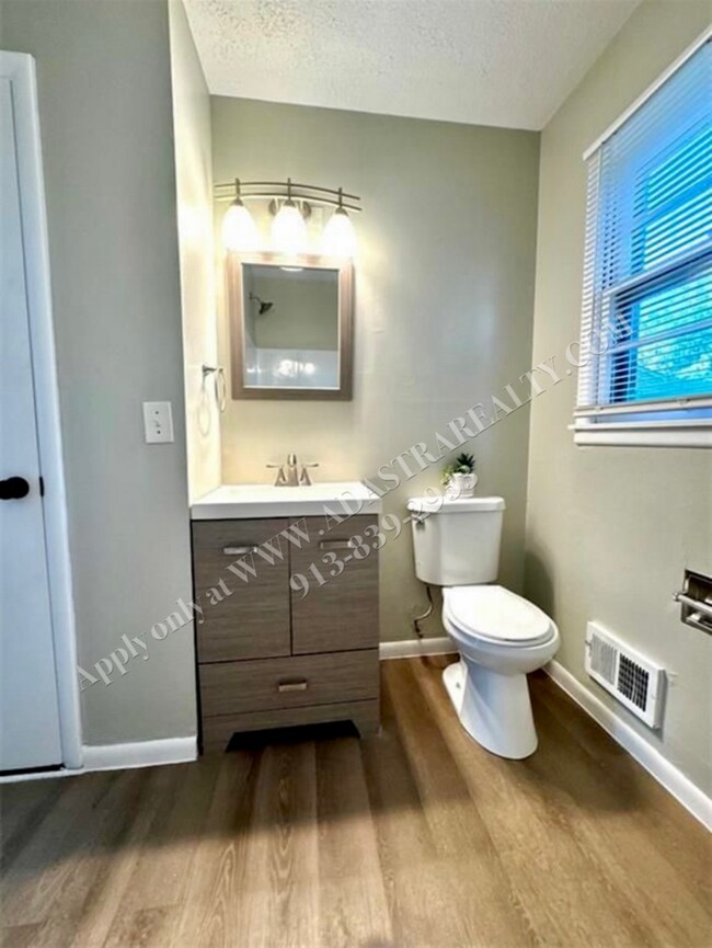 Building Photo - Updated 3 Bed 1 Bath Home In Independence-...