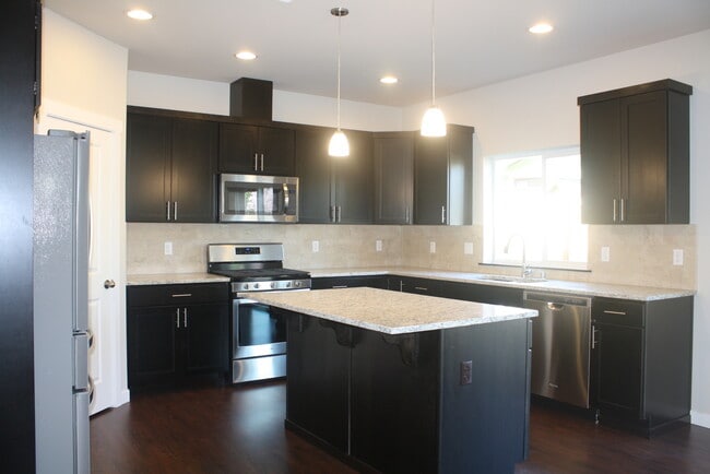 Building Photo - Newer home (2018), Tankless H20 heater, Upgrades galore. Dead end road for privacy