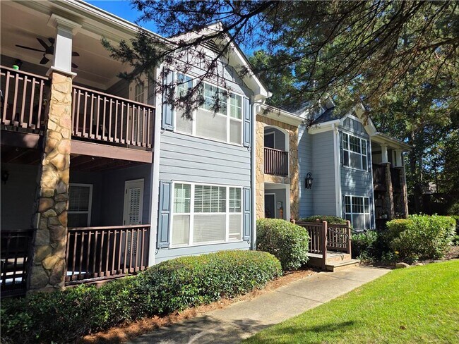 Building Photo - 1304 Madison Ln S E