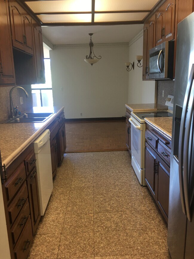 Kitchen - 11044 Ophir Dr