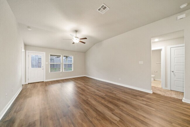 Building Photo - 3 Bedroom/2 Bath Escalera Subdivision