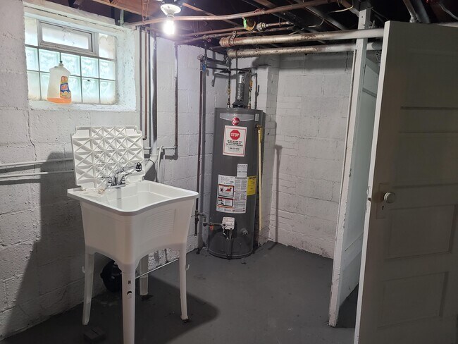 Building Photo - 1263 Grotto St