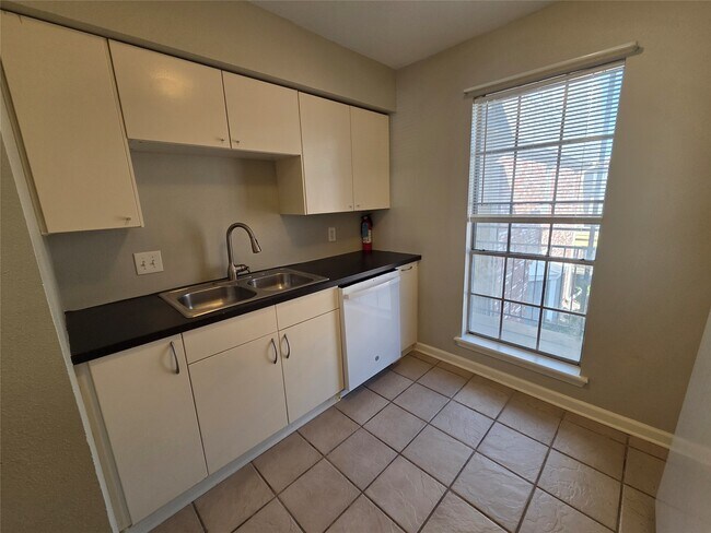 Building Photo - 217 Church St