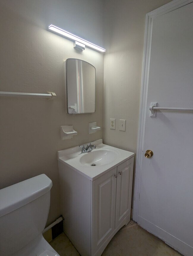 Building Photo - 3/2 NOW AVAILABLE on the Westside. Close t...