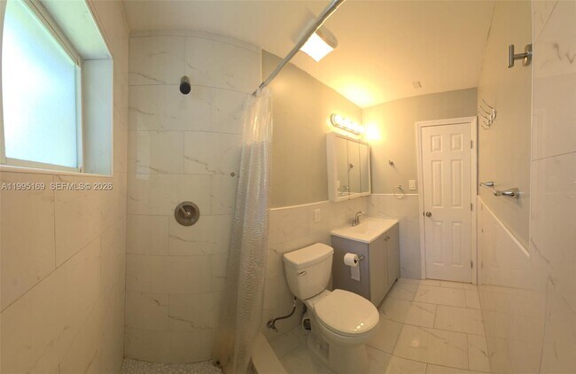 Building Photo - 2504 NW 9th Ln