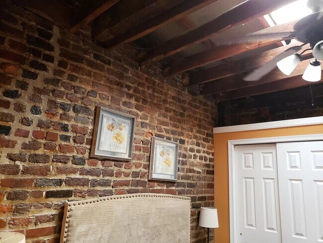 Building Photo - 17 1/2 N 17th