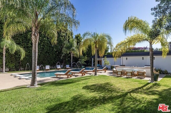 Building Photo - 703 N Maple Dr