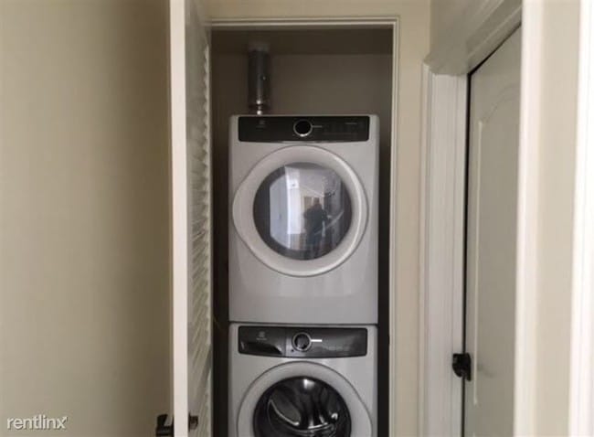 Building Photo - 10950 Bloomfield St