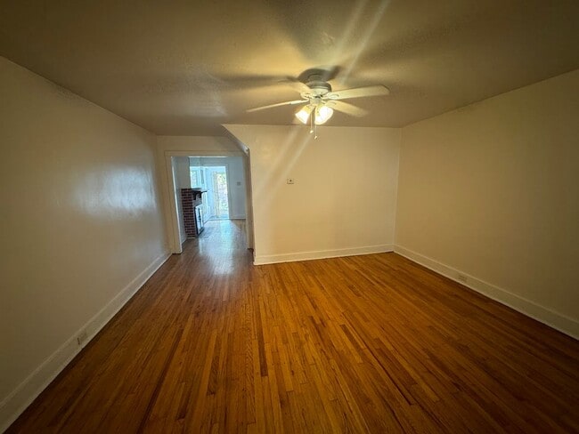 Building Photo - Updated Highland Park Townhome!