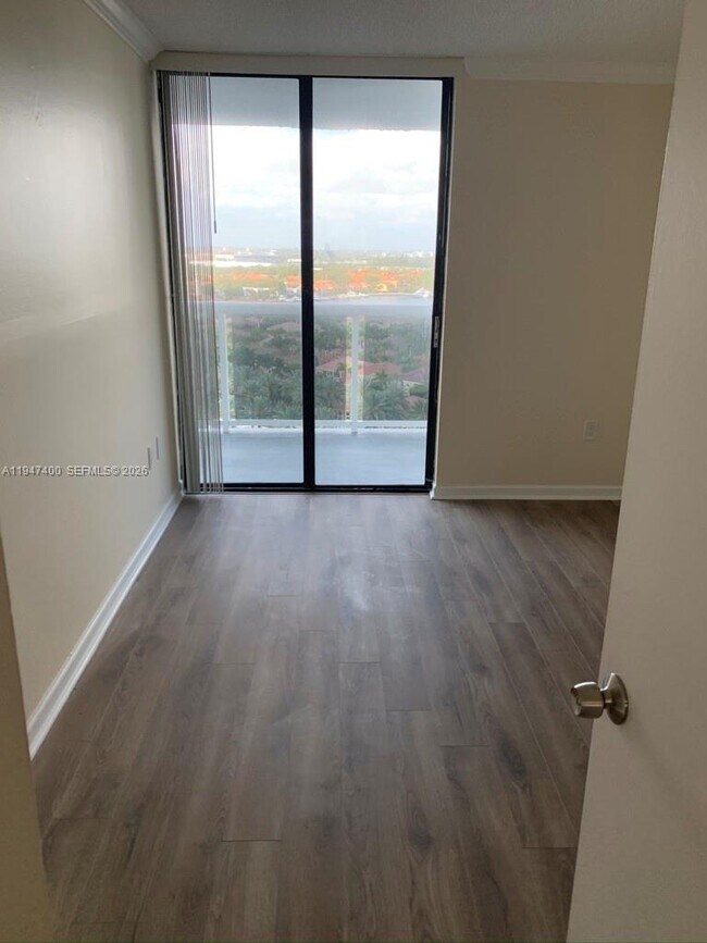 Building Photo - 20505 E Country Club Dr