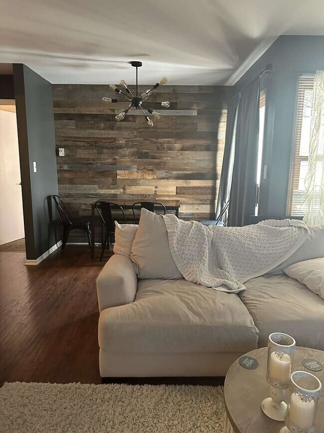 Building Photo - 4402 W Shamrock Ln