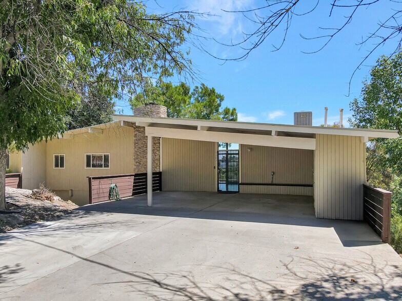 Building Photo - 5102 Medina Rd