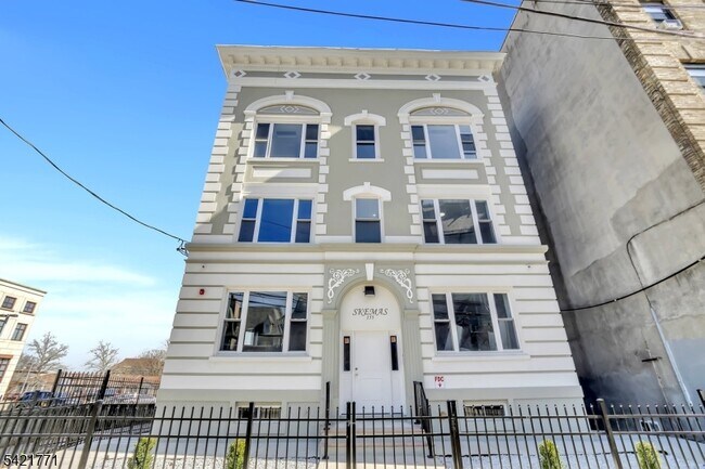 Building Photo - 155 Clifton Ave