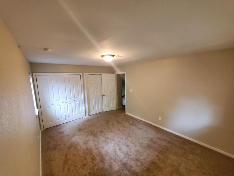 Building Photo - 36 Fairway Ln