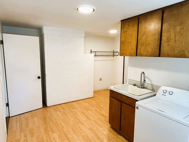 Building Photo - Beautifully Appointed Home on Generous Lot...