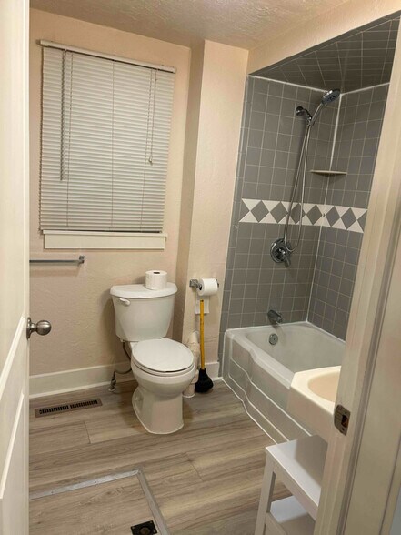 Building Photo - 269 S 400 W