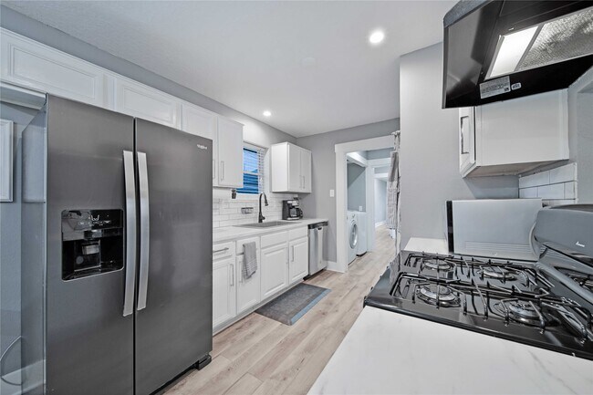 Building Photo - 6003 Weisinger Dr