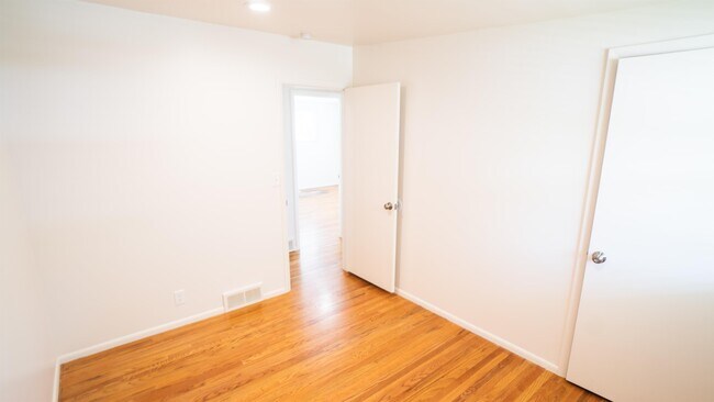 Building Photo - 5558 S Somerset Way