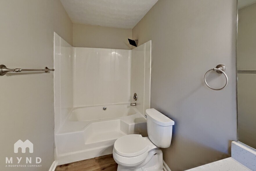 Building Photo - 5631 Regency Manor Ct