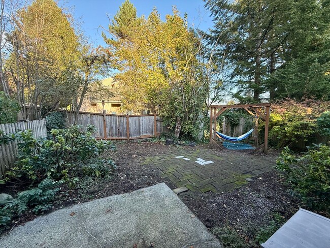 Building Photo - YELLOWHAMMER DUPLEX