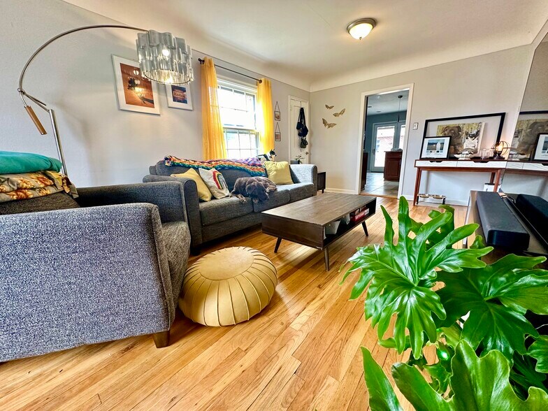 Living room - 3131 Milwaukee St