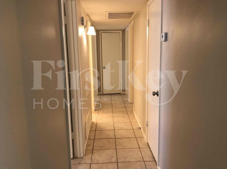 Building Photo - 3204 S Nu Vista Ln