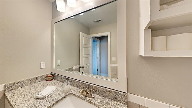 Building Photo - 6519 W Pleasant Way