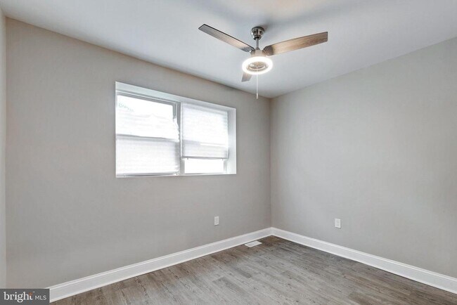 Building Photo - 6205 Elmwood Ave