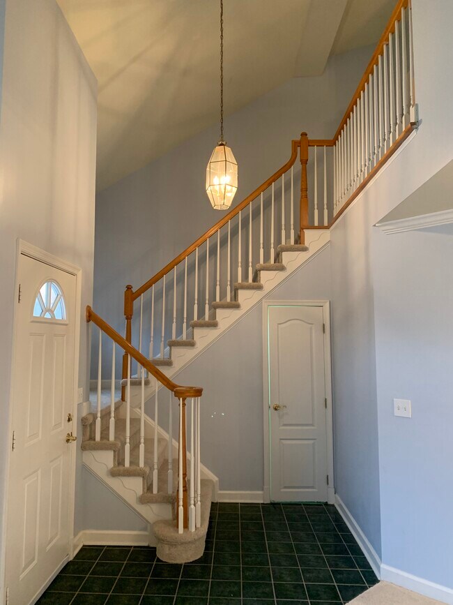 Foyer - 6916 Fairfax Dr