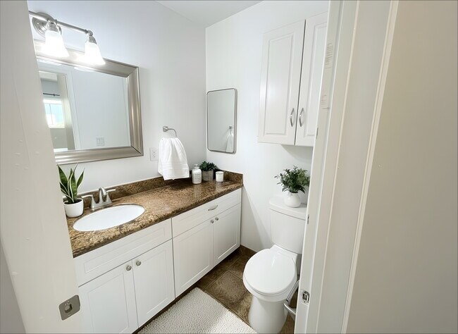 Building Photo - 1522 N Harvard St