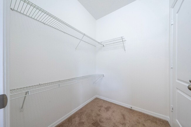 Building Photo - Elegant 2 bedrooms/2 bath condo located in St. Cloud with 1-Car garage